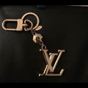 Louis Vuitton Facette charm